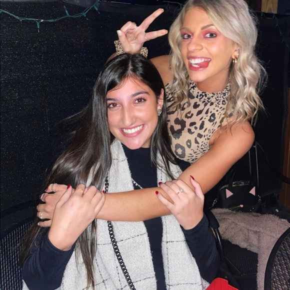 Meet your Posher, Gia - Picture 4 of 5